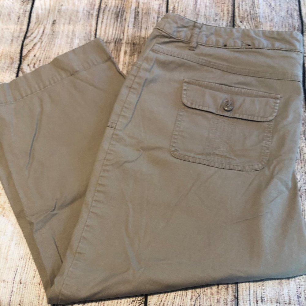Gently worn Tan Capris. Sze 16